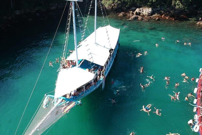 Angra dos Reis Boat Tour with Lunch - Lagoa Azul: a natural aquarium stop you can actually enjoy