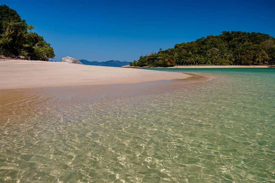 From Rio de Janeiro: Angra dos Reis Boat Trip with Lunch - Extras and add-ons: snacks, snorkels, and the cash city tax