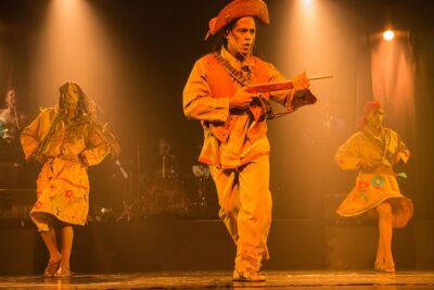 Ginga Tropical Show - Brazilian Rhythms - Centro Cultural Veneza: Mall Theater Vibes, Big Performance Energy