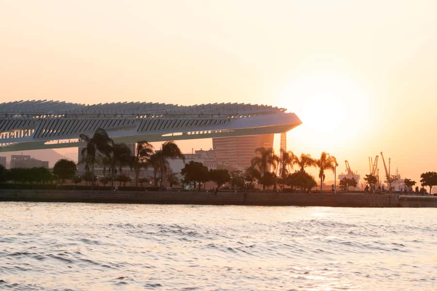 Glória: Sunset Speedboat Cruise with Drinks and Snacks - Niterói Photo Time at the MAC: Modern Architecture Meets Big Views