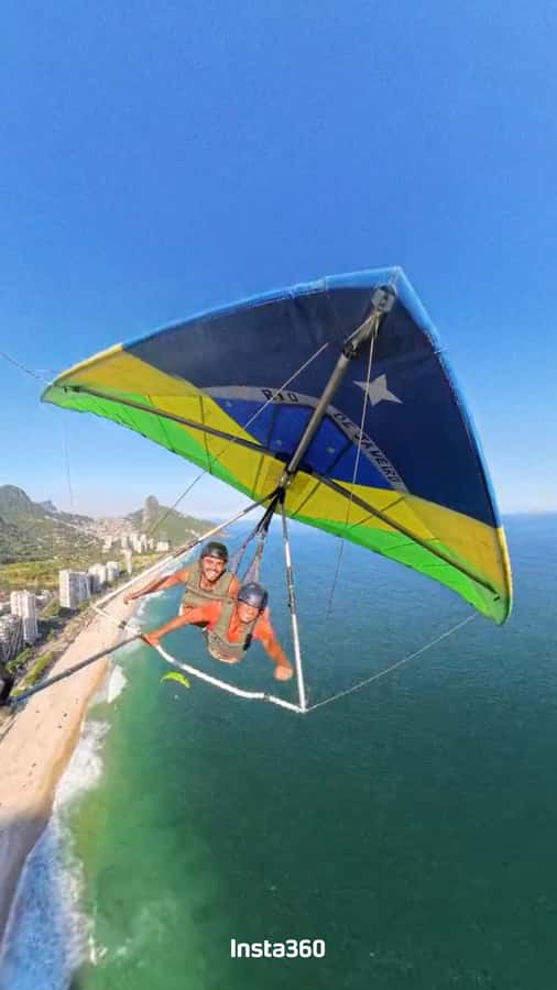 Hang gliding flight in Rio de Janeiro - Where Pedra Bonita’s altitude makes Rio feel unreal