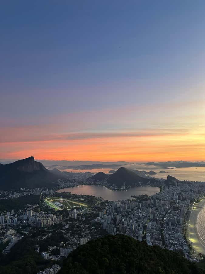 Hike Dois Irmãos + Vidigal Favela Experience - Who this tour suits best (and who should skip it)