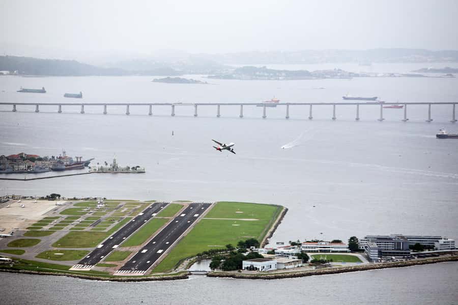 Rio Airport Layover: Christ the Redeemer & Sugarloaf Tour - Urca and Sugarloaf: The Cable Car Ride That Changes the Angle