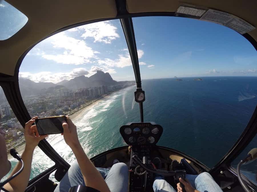 Rio de Janeiro: 30-Min Helicopter Ride with Transfers - Meeting the pilot and what the certified setup changes