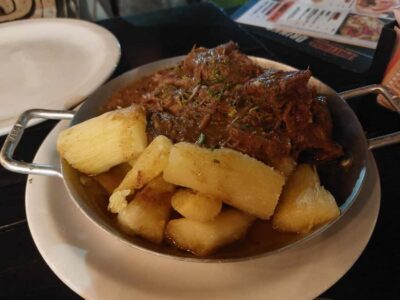 Rio de Janeiro: Barra da Tijuca Walk & Food Tour with Drinks - Where the Tour Starts: The Kiosk, the Umbrella, and Célia’s Role
