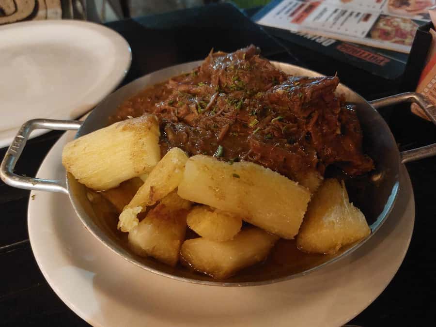 Rio de Janeiro: Barra da Tijuca Walk & Food Tour with Drinks - Where the Tour Starts: The Kiosk, the Umbrella, and Célia’s Role