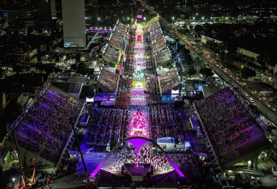 Rio de Janeiro: Be a true Rio's local for a day - Tour - Sambadrome Carnival lessons: seeing the parade space without the parade