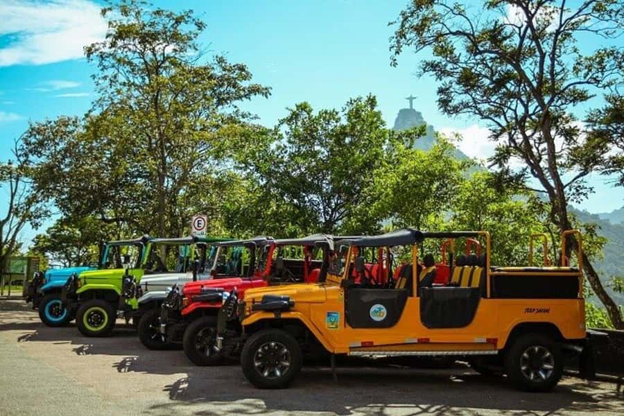 Rio de Janeiro: Favela Jeep Tour to Rocinha and Capoeira - Local commerce: why the shopping stops matter