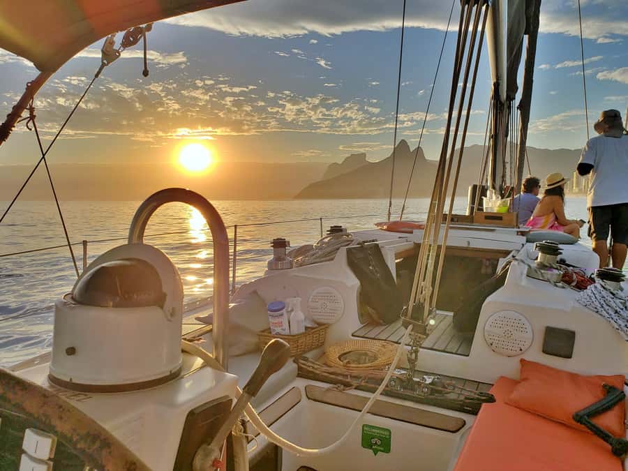 Rio de Janeiro: Guanabara Bay Sunset Sailing Tour & Drinks - Key points worth caring about
