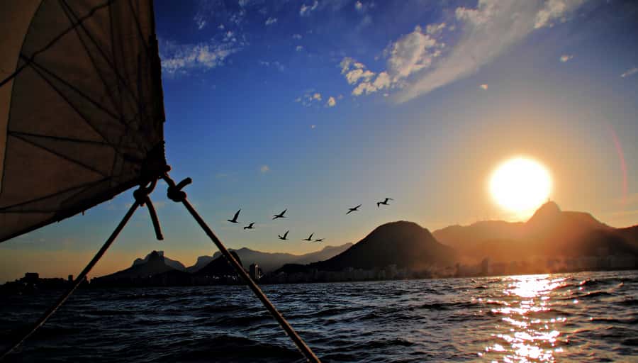 Rio de Janeiro: Guanabara Bay Sunset Sailing Tour & Drinks - Sailing past Sugarloaf and getting a smarter Corcovado angle