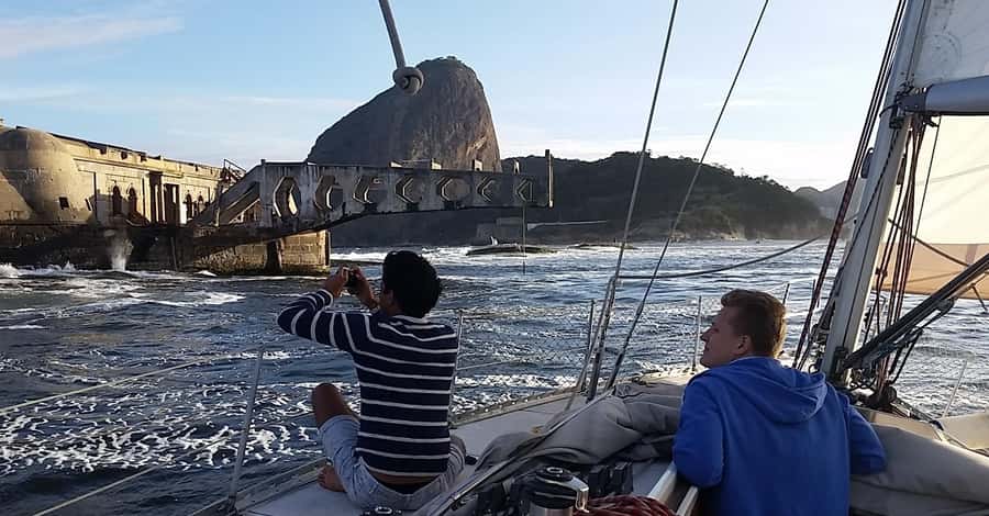 Rio de Janeiro: Guanabara Bay Sunset Sailing Tour & Drinks - The swim stop in Guanabara Bay: when it happens and what to pack