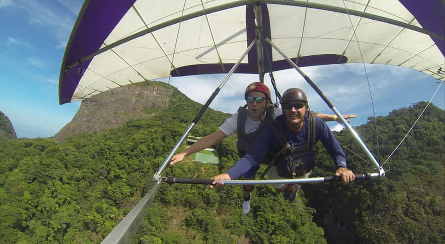 Rio de Janeiro: Hang Gliding or Paragliding Experience - Language, group size, and what that means for you