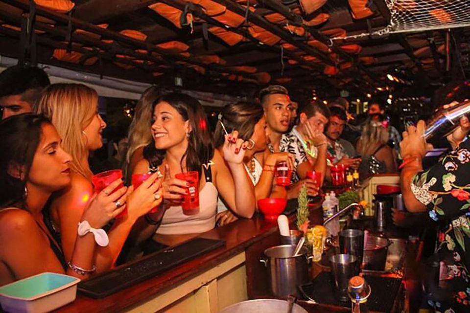 Rio de Janeiro: Late Night Boat Party with DJ and Dancing - The DJ playlist: house, funk, hip-hop, and Latin rhythms