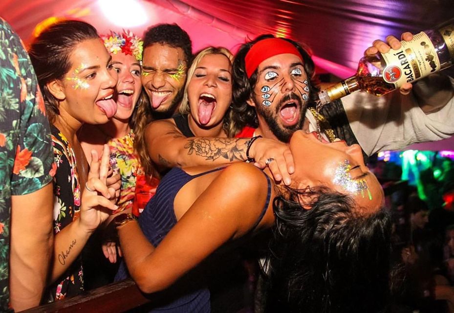 Rio de Janeiro: Late Night Boat Party with DJ and Dancing - The crowd energy and who this party suits