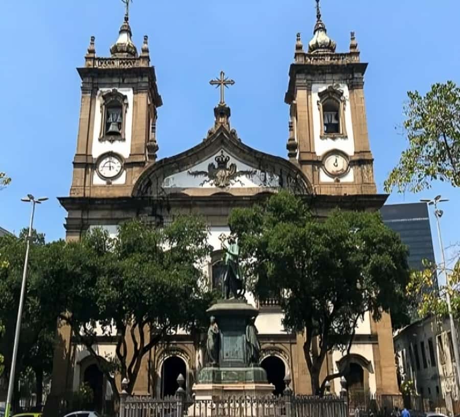Rio de Janeiro : Must-See Sites Walking Tour With A Guide - Cinelândia: restaurants, cultural centers, and the civic pulse of Rio
