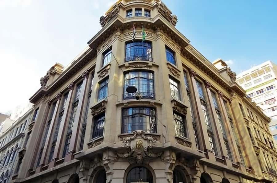 Rio de Janeiro : Must-See Sites Walking Tour With A Guide - Praça Quinze de Novembro and Praça XV: the monarchy-to-republic story in plain sight
