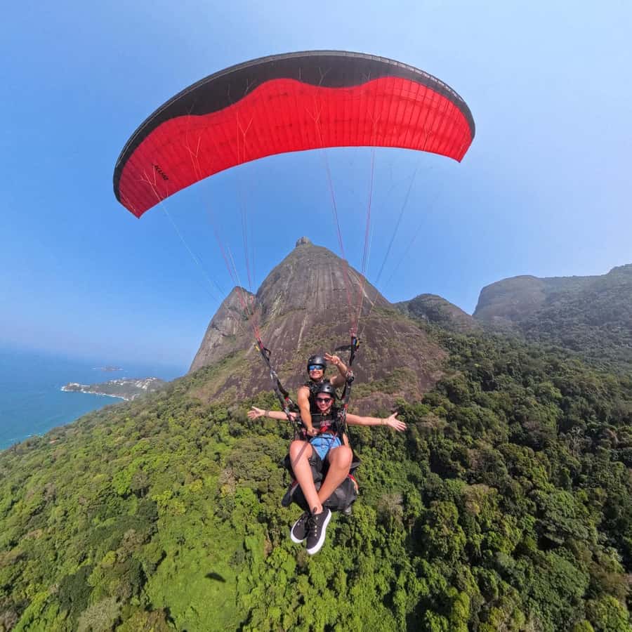 Rio de janeiro : Paragliding Tandem Flights over Rio - The Pedra Bonita ramp moment: photos, pan views, and other pilots
