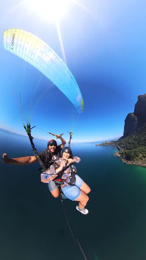 Rio de janeiro : Paragliding Tandem Flights over Rio - The instructors and why their style matters on the ramp