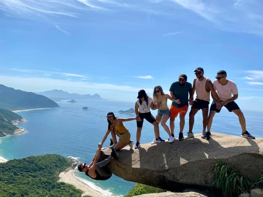 Rio de Janeiro: Pedra do Telégrafo trail and beach stop - Guides and group rhythm: Leonel Rodrigues, Guilherme, Nicolas