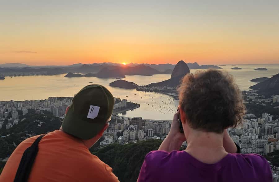 Rio de Janeiro: Private Sunrise Tour at Mirante Dona Marta - Views you can actually plan around: Rio, Niterói, ocean, Sugarloaf, Christ