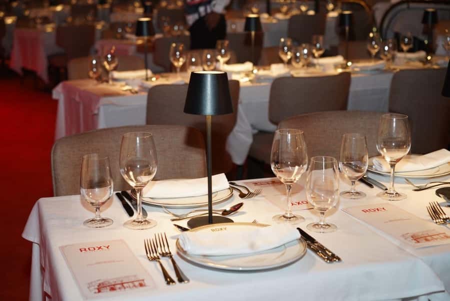 Rio de Janeiro: Roxy Dinner Show with Hotel Pickup - Bossa Nova while you dine: live music, not a soundtrack