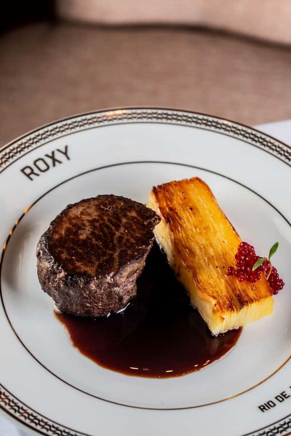 Rio de Janeiro: Roxy Dinner Show with Hotel Pickup - The 4-hour flow: pickup, dinner, and the Aquele Abraço show