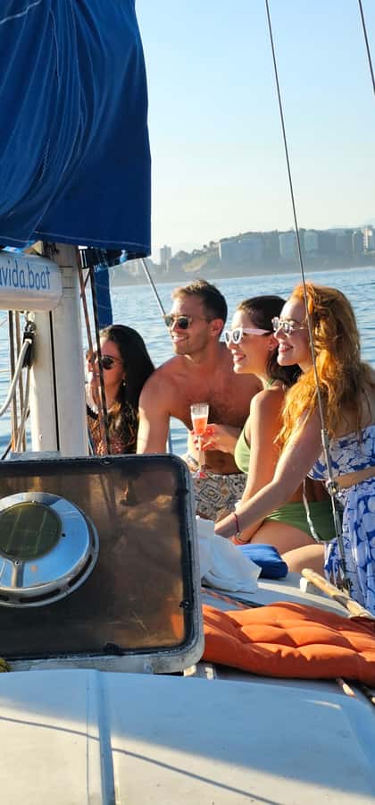 Rio de Janeiro: Sailing Sunset Tour with Snacks and Drinks - Drinks and snacks onboard: caipirinhas, beer, and the relaxed rhythm