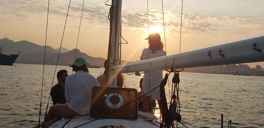 Rio de Janeiro: Sailing Sunset Tour with Snacks and Drinks - Who should book (and who should skip) this Guanabara Bay sunset sail