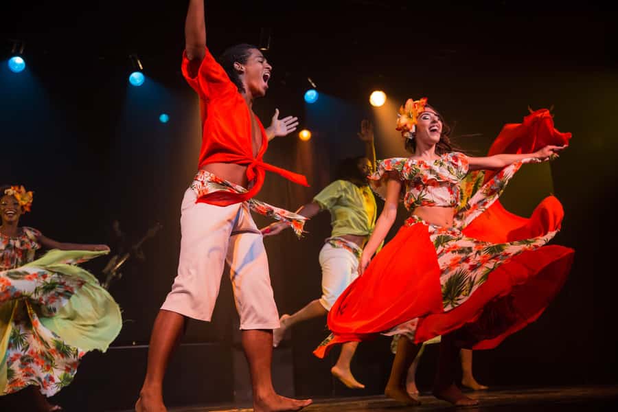 Rio de Janeiro: Samba Show Admission & Transfer - Samba Show in Rio: what the night feels like