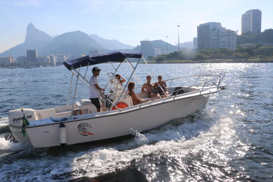 Rio de Janeiro: SpeedBoat Tour - Beach Tour with Beer - Niterói Contemporary Art Museum and Fiscal Island: crossing over the “other side”