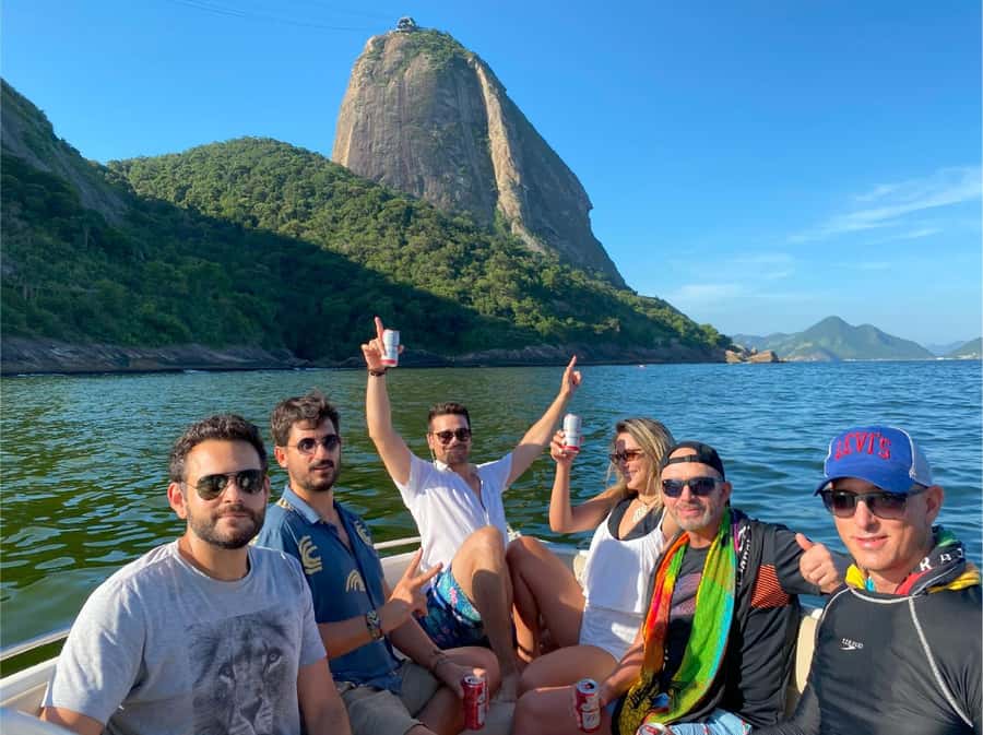 Rio de Janeiro: SpeedBoat Tour - Beach Tour with Beer - Starting at Urca Pier: where the day really begins