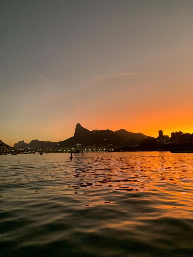 Rio de Janeiro: SpeedBoat Tour - Sunset with Beer - Setting off from Flutuante Rio into Guanabara Bay