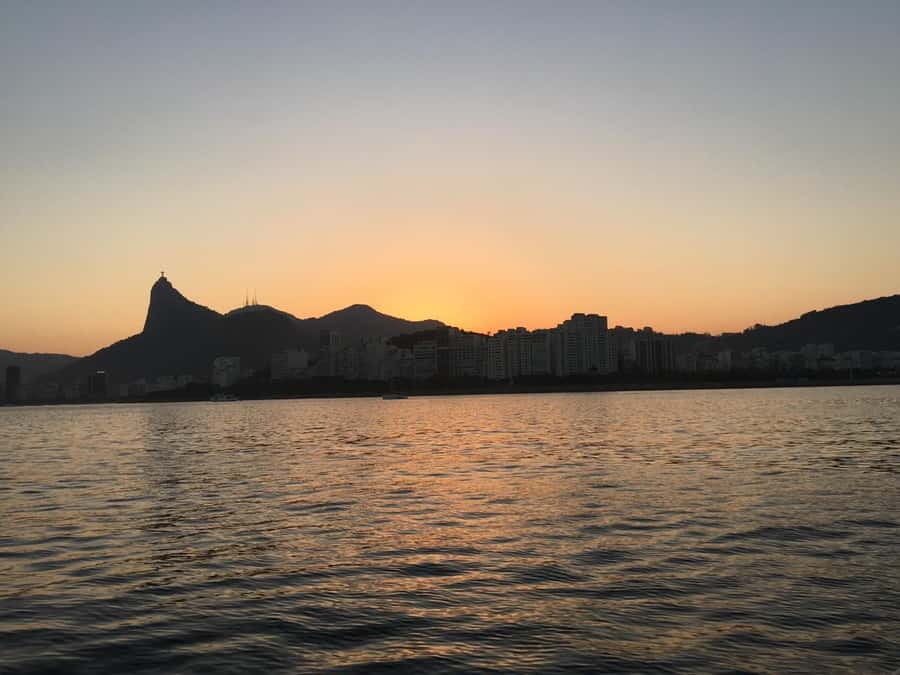Rio de Janeiro: SpeedBoat Tour - Sunset with Beer - Niterói Contemporary Art Museum: seeing the city from the other side