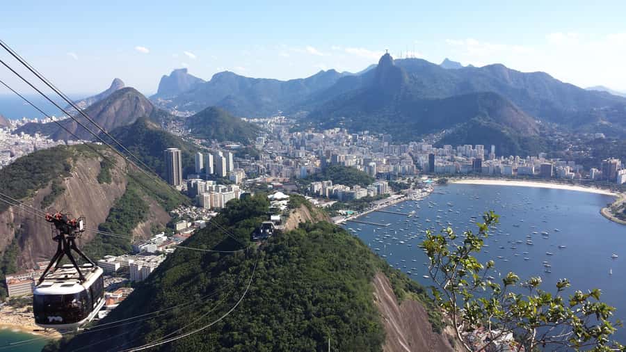Rio de Janeiro: Sugarloaf Mountain Hike and Climb - First big views: Guanabará Bay and Niterói in about 20 minutes
