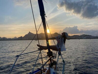 Rio de Janeiro: Sunset Sailboat Tour with Open Bar - Getting On Board at Urca (and Finding the Right Dock)