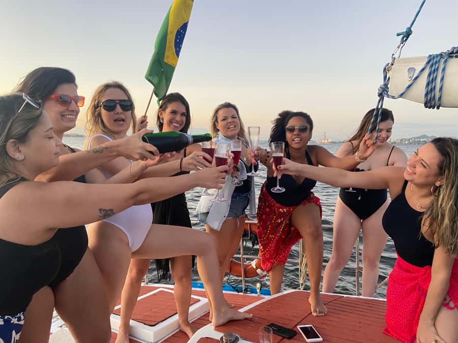 Rio de Janeiro: Sunset Sailboat Tour with Open Bar - Open Bar Details: Caipirinhas, Beer, and Snacks That Actually Help