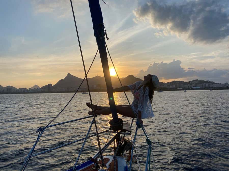 Rio de Janeiro: Sunset Sailboat Tour with Open Bar - Getting On Board at Urca (and Finding the Right Dock)