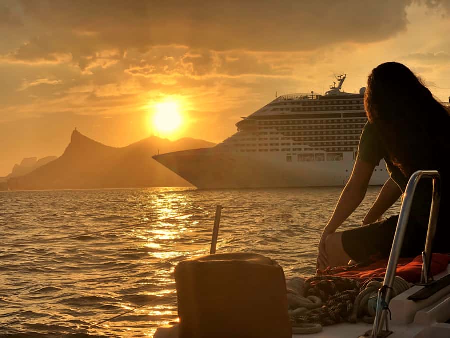 Rio de Janeiro: Sunset Sailing Tour - Caipirinhas, beer, and sparkling wine: what all-inclusive really means on deck