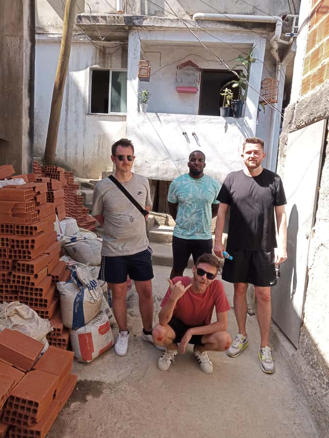 Rio de Janeiro: the biggest favela tour in Rio, lest go! - The Market and the Artists: Photo Stops With Meaning