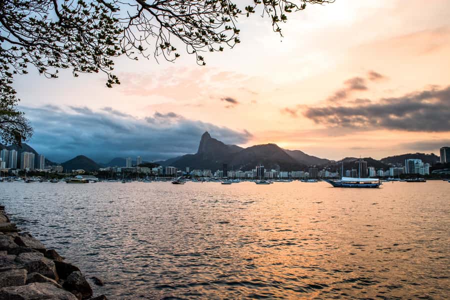 Rio: Guanabara Bay 2-Hour Boat Tour - Logistics and crowd-proofing: how to avoid the common getting-on confusion