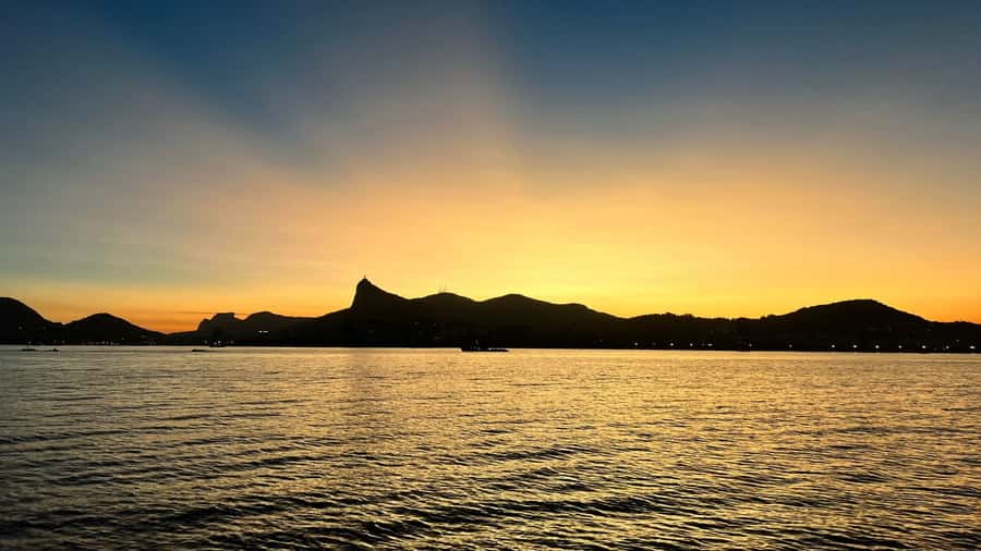 Rio: Guanabara Bay Boat Tour - The MAC Museum by Oscar Niemeyer: Disc-Shaped and Photo-Friendly