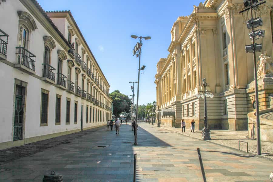Rio: Historical Walking Tour - The pace, the group size, and why the guide matters