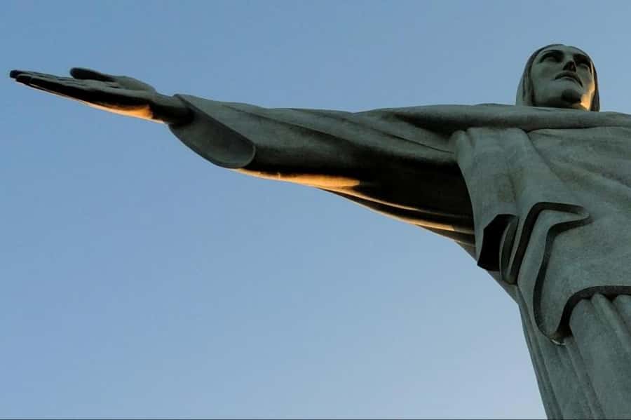 Rio: Maracanã Stadium & Christ the Redeemer by Rack Railway - Your Guide and the Nine-Language GPS Audio