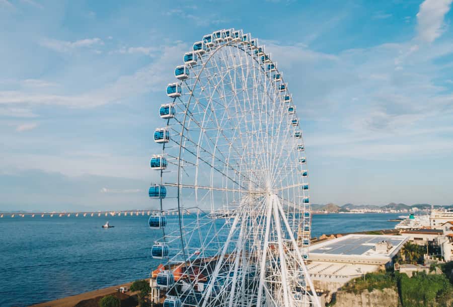 Rio: Museum of Tomorrow, Yup Star & Olympic Boulevard - Yup Star Ferris Wheel: 88 Meters Up for Christ and Sugarloaf