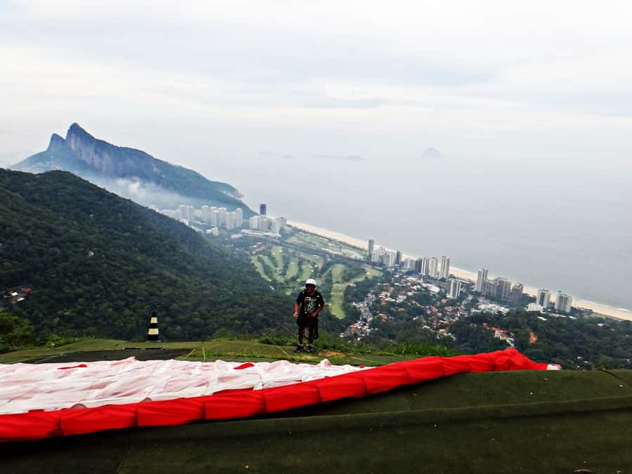 Rio: Pedra Bonita 4-Hour Hike with Free Flight Ramp Visit - Watching hang gliders and paragliders from the free-flight ramp
