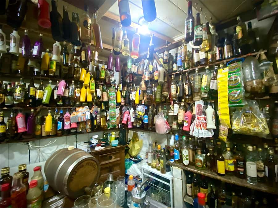 Rio: Pub Crawl in Lapa with Cachaça Tasting and Live Samba - Live samba bar: where the night turns from drinking to dancing