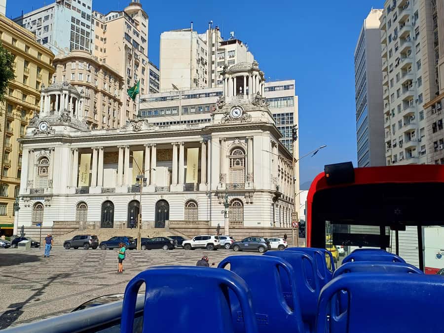 Rio Samba Bus: hop-on hop-off city tour in Rio de Janeiro - The morning start in Copacabana: waterfront views and easy orientation