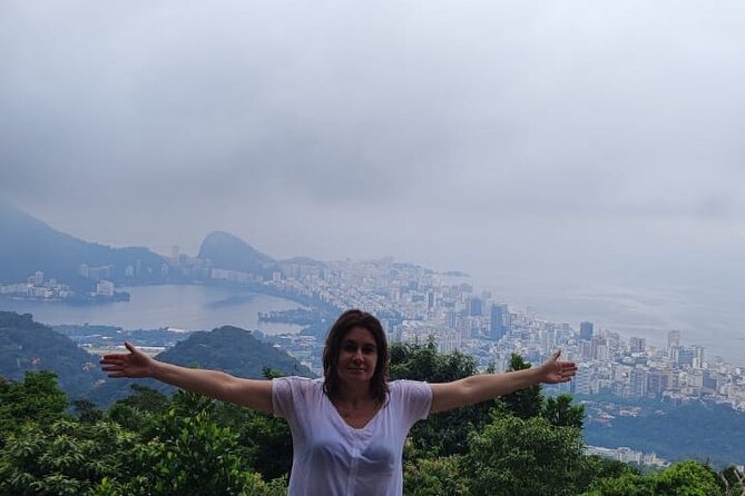 Sugarloaf - Hike and Easy Climb Sugarloaf's Coast - Trilha do Pão de Açúcar: where the views turn serious