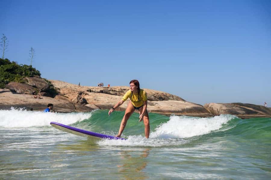 Surf lessons: in Arpoador in Ipanema. - Meeting at Praia do Arpoador: find the yellow tent