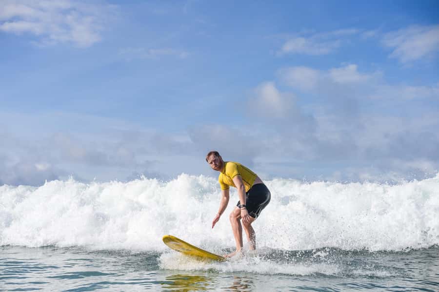 Surf lessons: in Arpoador in Ipanema. - How the 1-hour lesson is paced: sand first, then sea